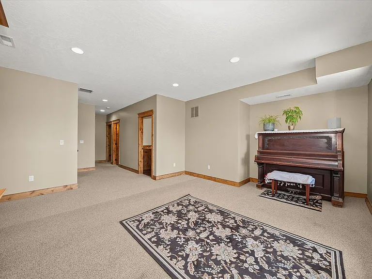 316 W Austin Rd — Photo 37