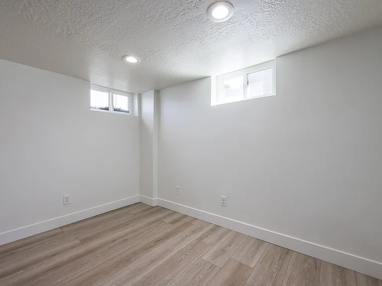 2327 E Bryan Ave — Photo 16