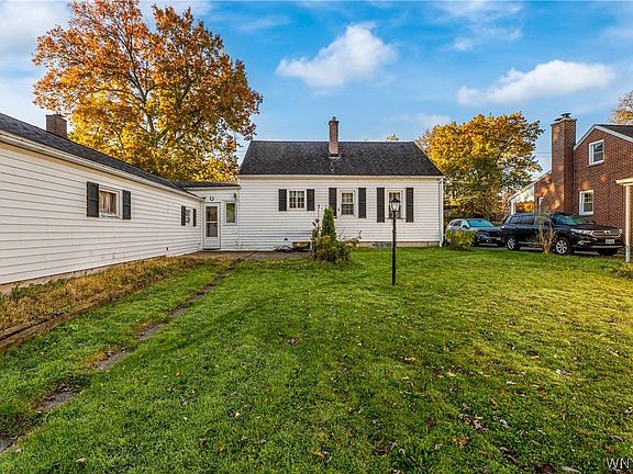 3rd image of 112 Huntington Ct
