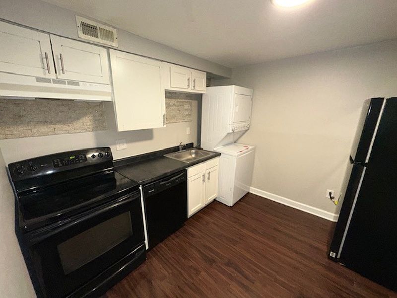 1st image of 1581 E Mound St APT 1A