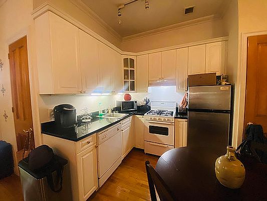 3rd image of 305 W 91st St APT 3r