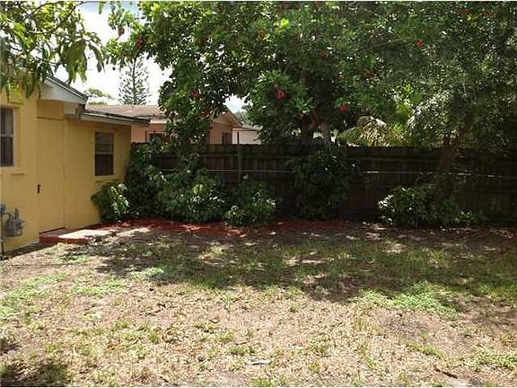 4th image of 19142 NW 34th Ct