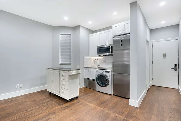 Rented by Cooper & Cooper Real Estate | media 9