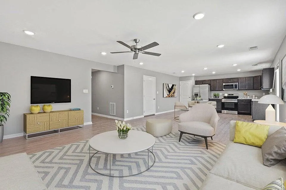 4 bed, 2.5 bath, 1900 sqft, $2,500 — Photo 4
