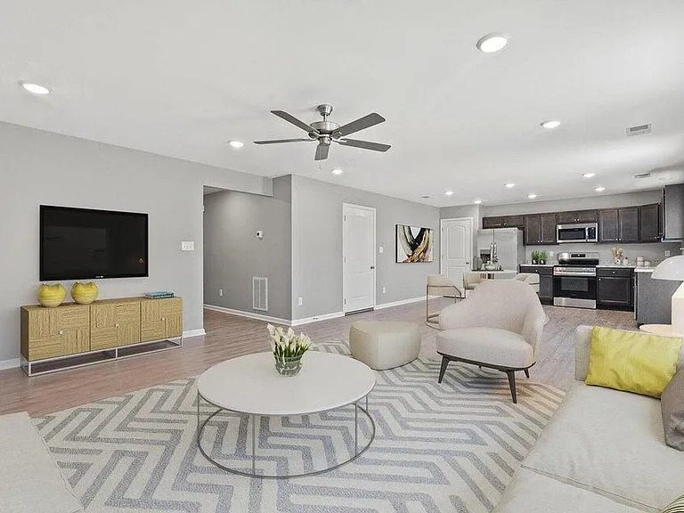 8109 Driftwood Loop — Photo 3