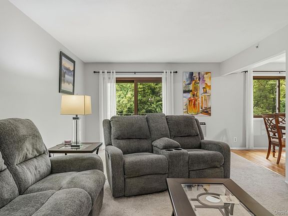 5th image of 10 Oakwood Terrace #107