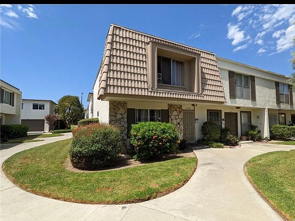 Closer view of end unit townhouse