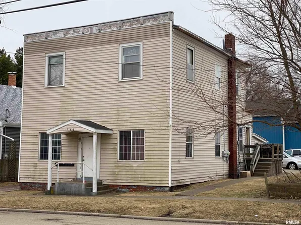 526 E Walnut St, Canton, IL 61520