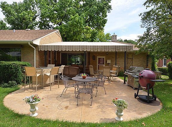 4th image of 420 W Hollyridge Cir