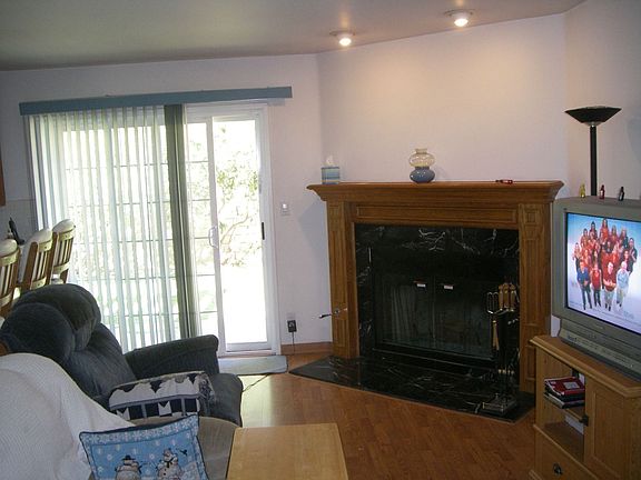 FAMILY ROOM\ FIREPLACE