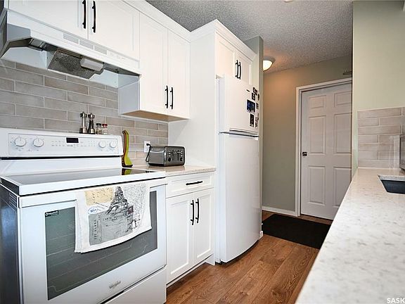 3rd image of 1580 Olive Diefenbaker Dr #121