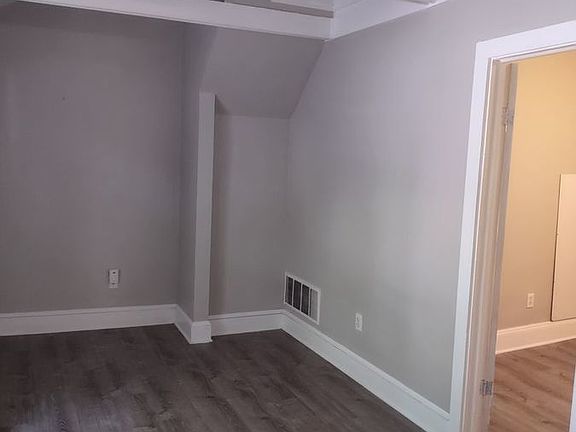 5th image of 3911 Bridge Ave Back C