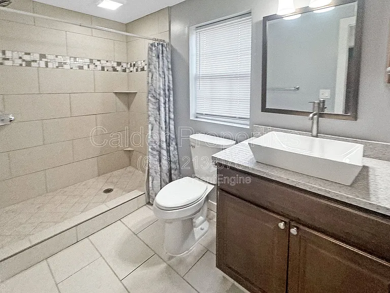 1712 Michigan St NE — Photo 9