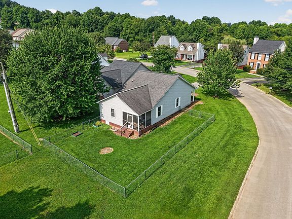 5th image of 1462 Oxford Pl