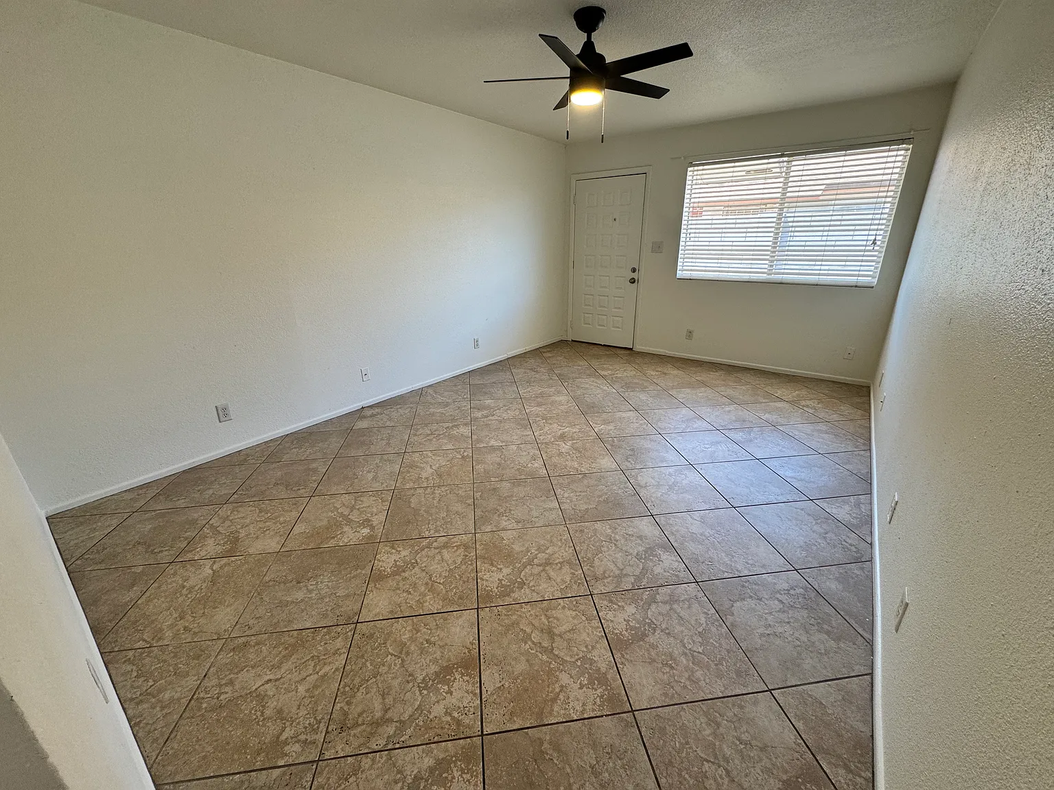 2 bed, 833 sqft, $1,050 — Photo 3