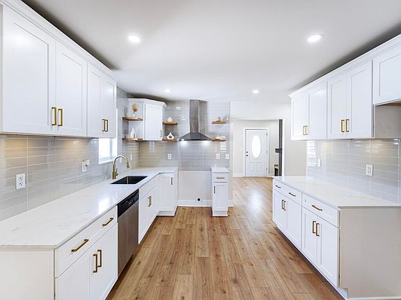 5th image of 27693 Dartmouth St