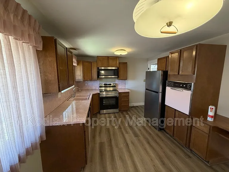 4099 S Madison Ave — Photo 6