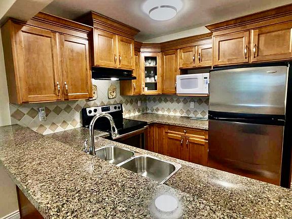 4th image of 10289 133rd St #101