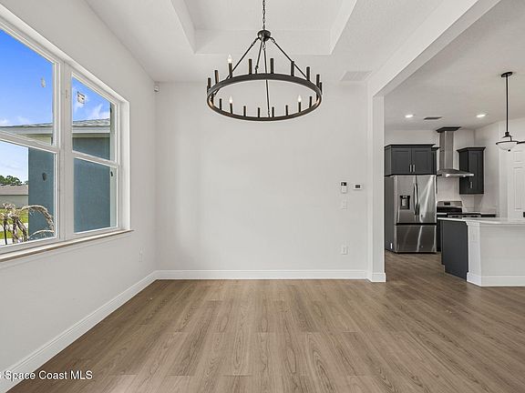 4th image of 708 Daysland Ave SW