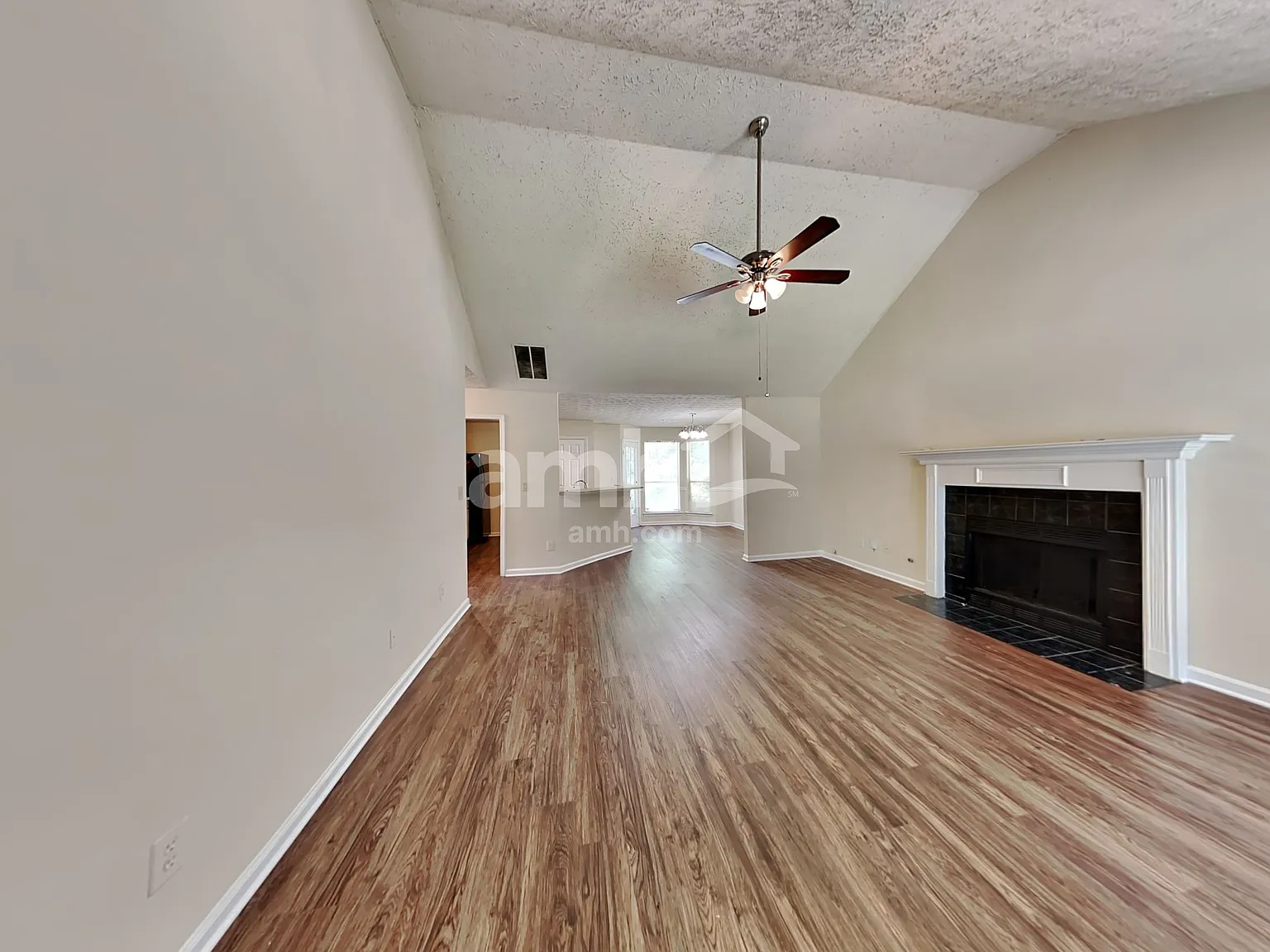 3 bed, 2.0 bath, 1321 sqft, $1,675 — Photo 4