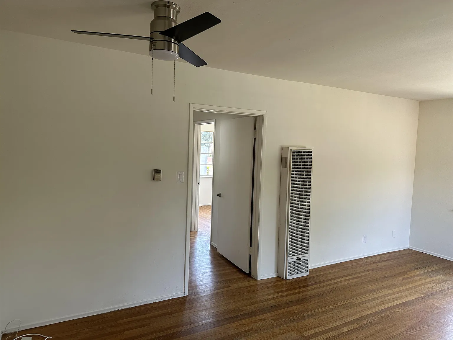 1843 1/2 Linda Rosa Avenue - 1 — Photo 3