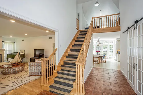 17 Felix Ave Photo 1