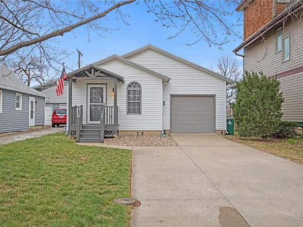 2102 W 47th Ter, Westwood, KS 66205
