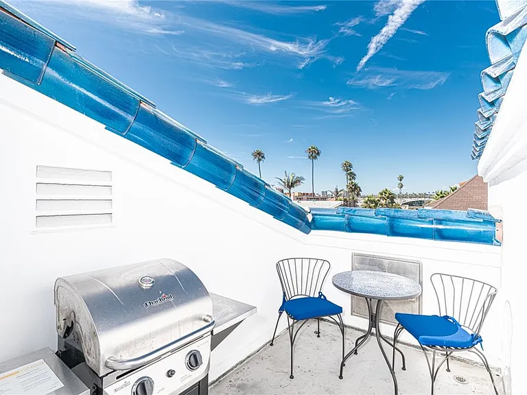 1720 W Oceanfront #B — Photo 5