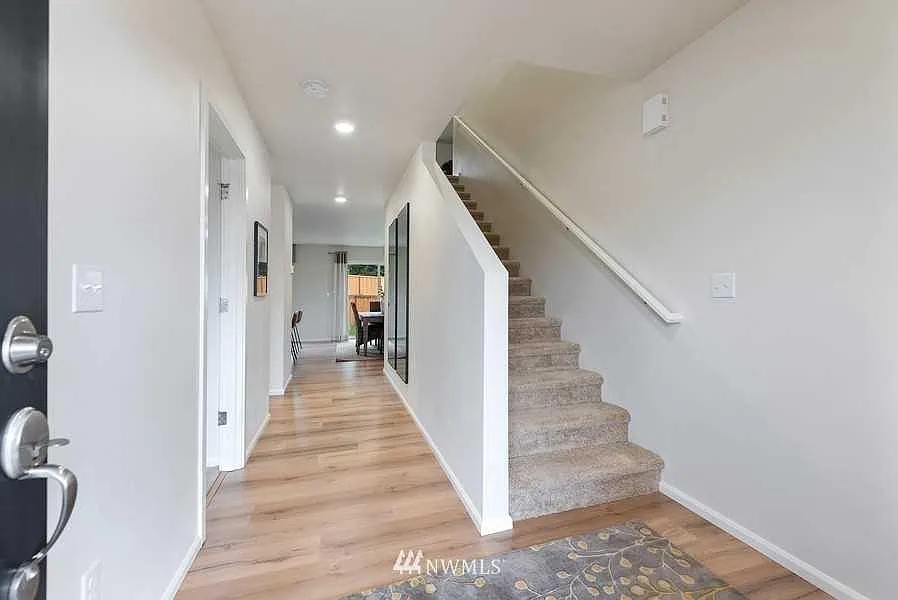 1022 91st Ave SE — Photo 3