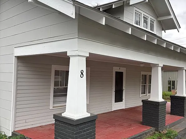 8 E Main St, Taylors, SC 29687
