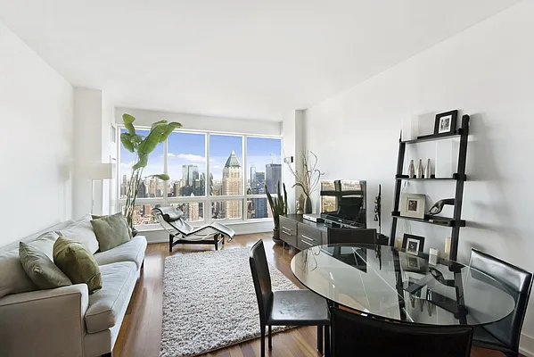 Sold by Nest Seekers International | media 2