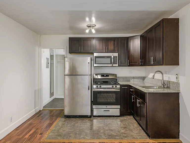 6871 Franklin Ave - Hollywood Cozmo — Photo 4