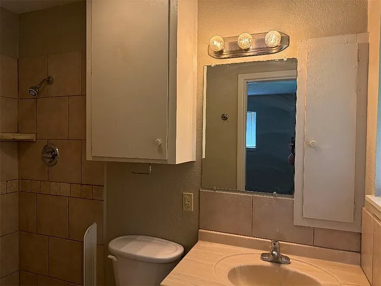 205 Broadway St — Photo 18