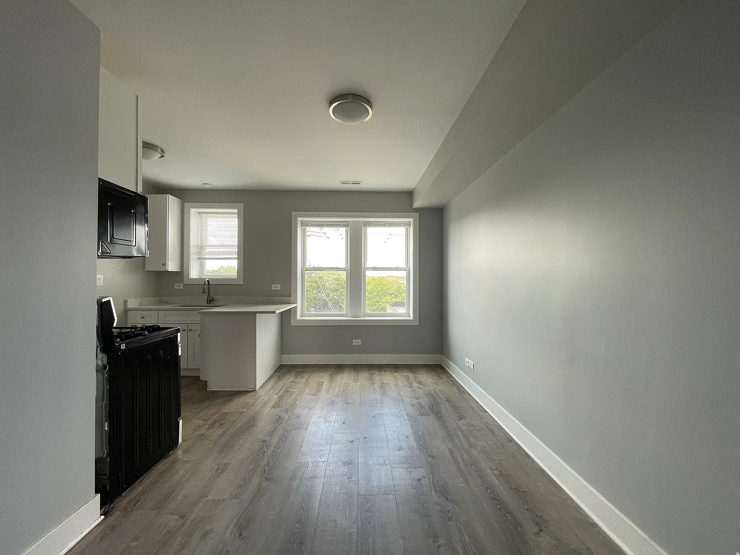 2 bed, 650 sqft, $1,750 — Photo 2