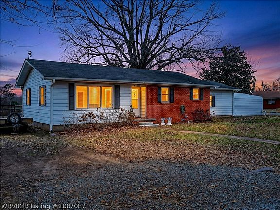 3rd image of 506 NW Mimosa Dr