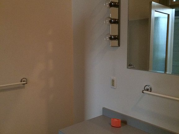 4th image of 301 N 5th St