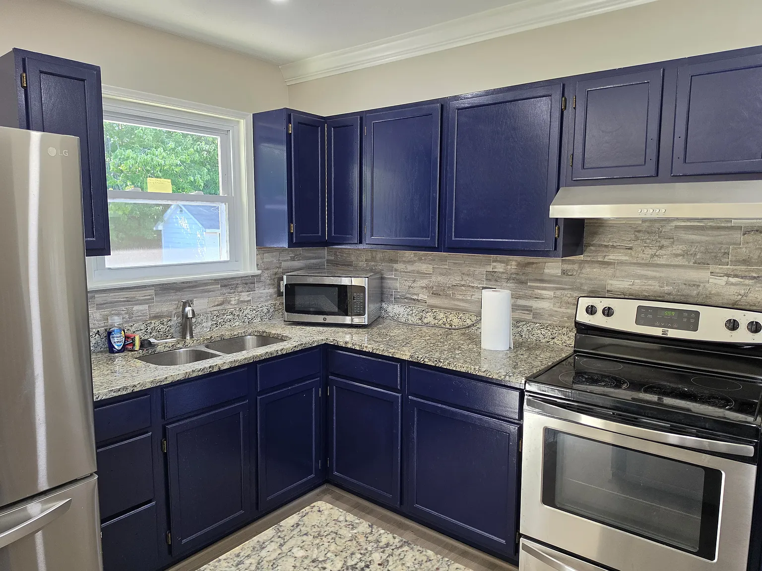 3 bed, 1200 sqft, $2,200 — Photo 4