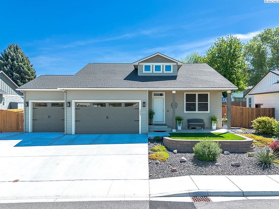 1st image of 1923 W 39th Ave