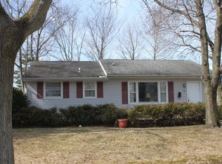 4 Indian Queen Ln, Lumberton, NJ 08048