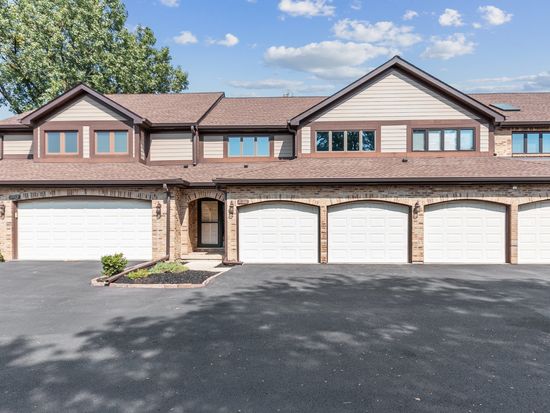 1910 Golf View Dr, Bartlett, IL 60103