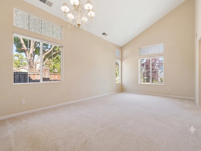 4501 Thoroughbred Ct — Photo 12