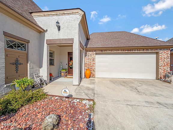 2nd image of 106 Regal Oaks Dr
