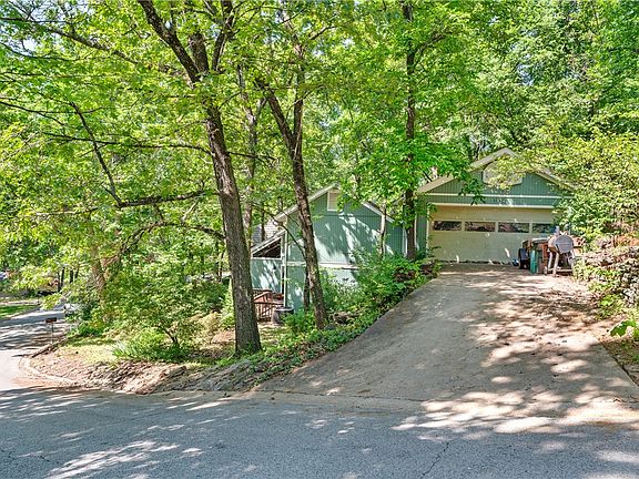2nd image of 1824 N Applebury Pl