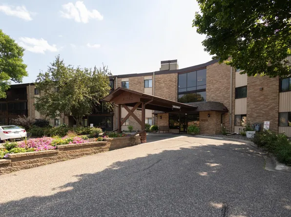 2680 Oxford St N APT 141, Roseville, MN 55113