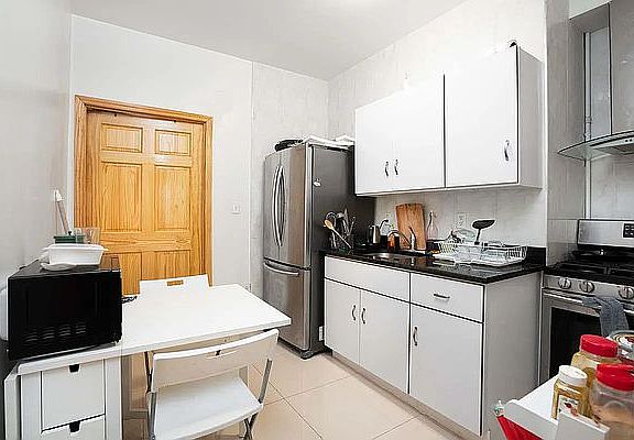5th image of 308 Suydam St #2G