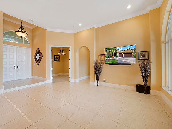 5th image of 10458 Oak Meadow Ln