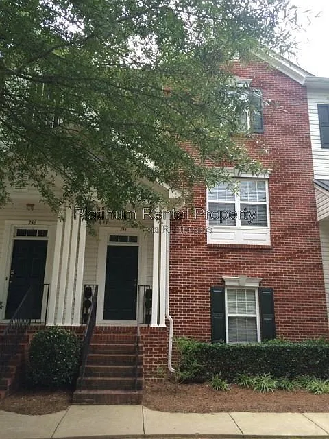 3 bed, 2.5 bath, 1734 sqft, $1,795 — Photo 2