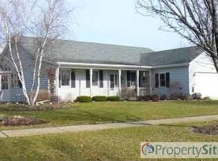 829 Hyde Park Ln, Naperville, IL 60565