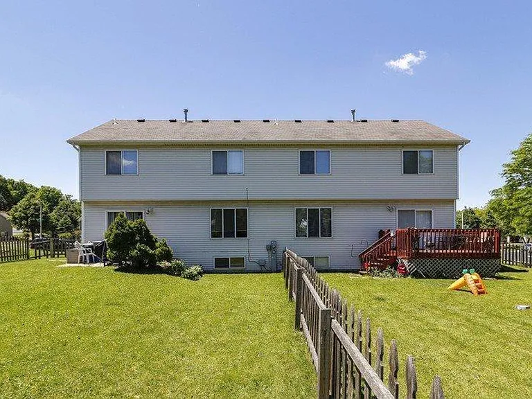 1405-07 Glacier Hill Dr — Photo 13