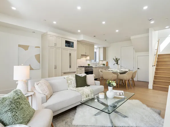 2447 E 41st Ave #1, Vancouver, BC V5R 2W2